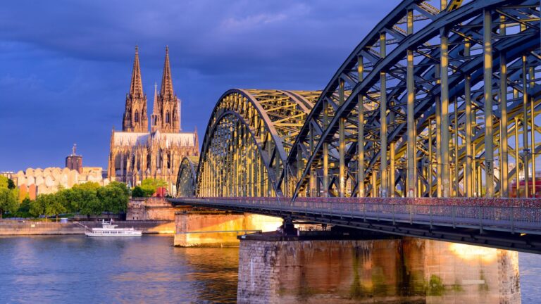 Cologne Private Tour by a Local
